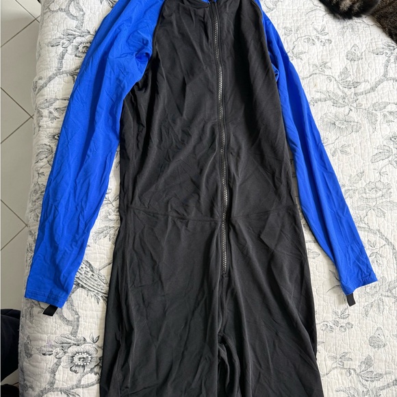 Men's Black and Blue Swim Suit size L - Picture 1 of 8